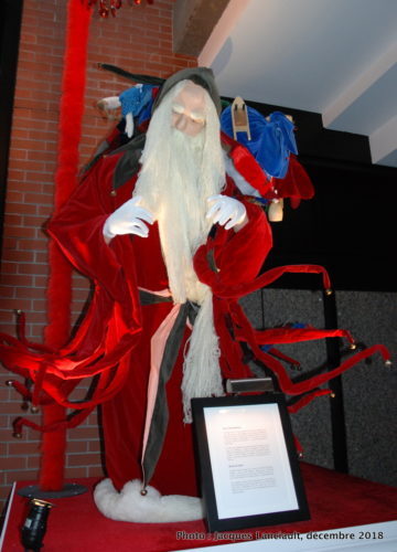 Père Noël médiéval, parcours des pères Noël du Centre de commerce mondial de Montréal