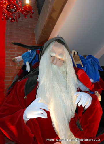 Père Noël médiéval, parcours des pères Noël du Centre de commerce mondial de Montréal