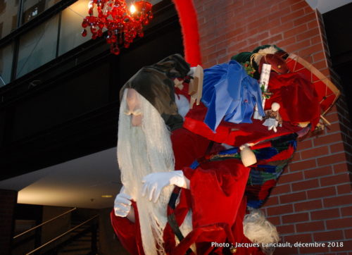 Père Noël médiéval, parcours des pères Noël du Centre de commerce mondial de Montréal