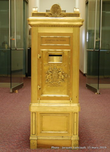 Boîte à lettres pour paiement des taxes, Hôtel de Ville de Montréal, Québec