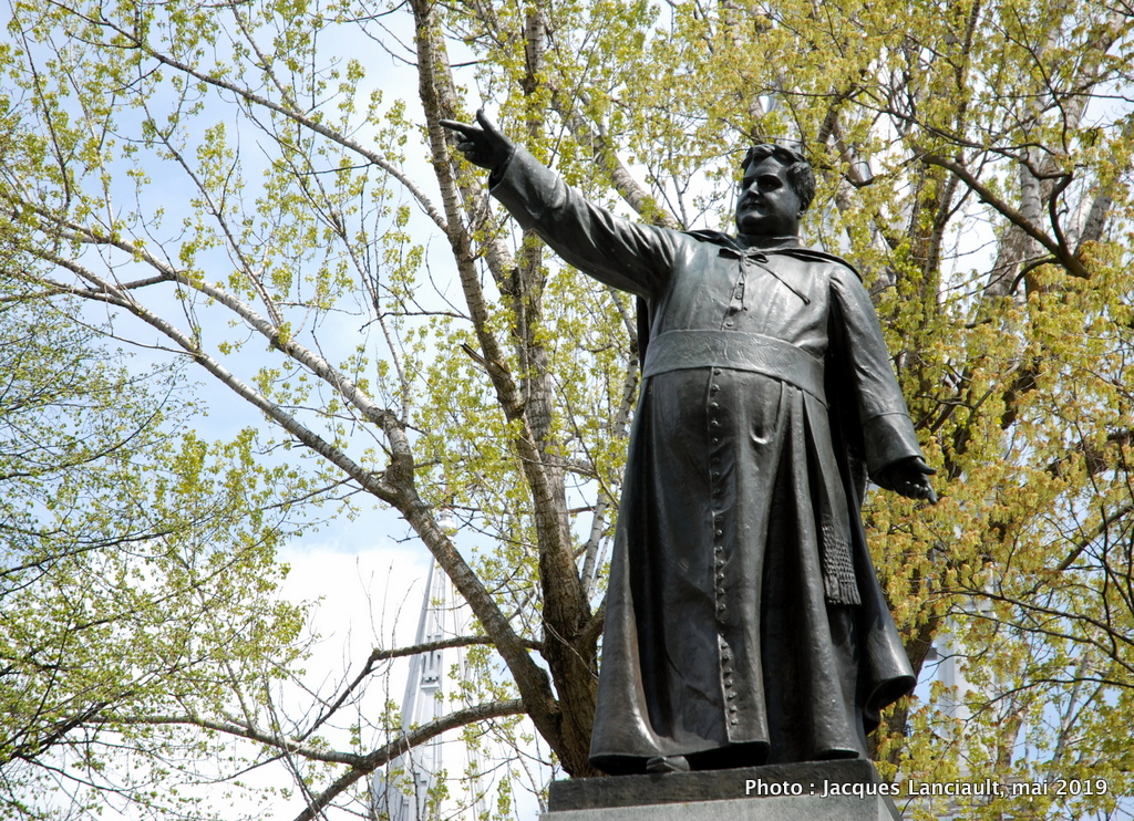 Monument au curé Labelle, Alfred Laliberté place Curé-Labelle, Saint-Jérôme, Québec