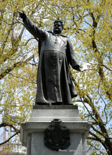 Monument au curé Labelle, Alfred Laliberté place Curé-Labelle, Saint-Jérôme, Québec