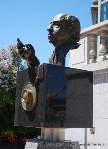 Monument Yousuf Karsh, Ottawa, Ontario