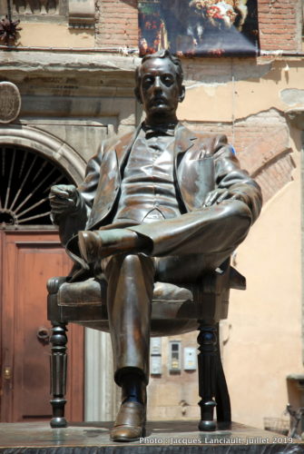 Giacomo Puccini, Lucques, Italie