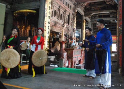 Spectacle de chants traditionnels Quan Họ Bắc Ninh, village de Dinh Bang, Vietnam
