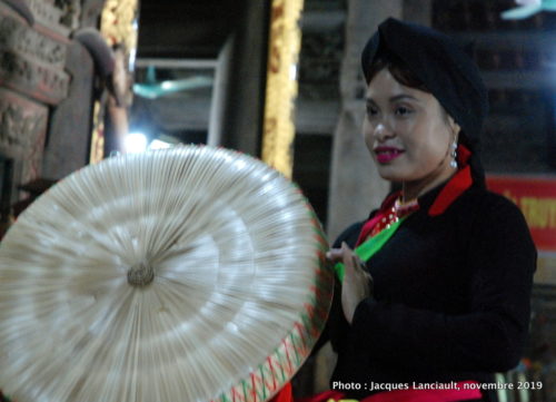 Spectacle de chants traditionnels Quan Họ Bắc Ninh, village de Dinh Bang, Vietnam