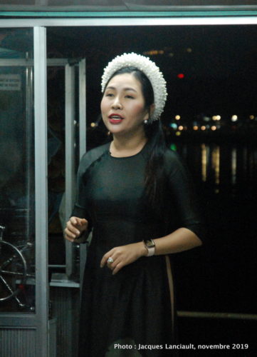 Bateau dragon, Rivière des Parfums, Hué, Vietnam