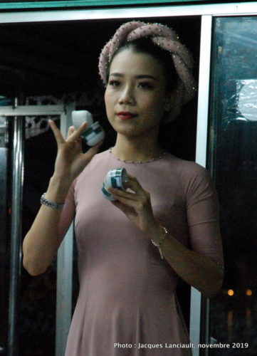 Bateau dragon, Rivière des Parfums, Hué, Vietnam