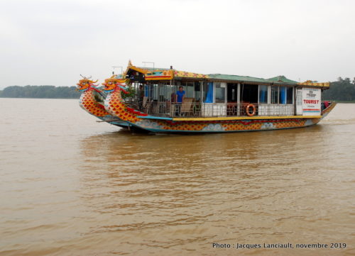 Bateau dragon, Rivière des Parfums, Hué, Vietnam