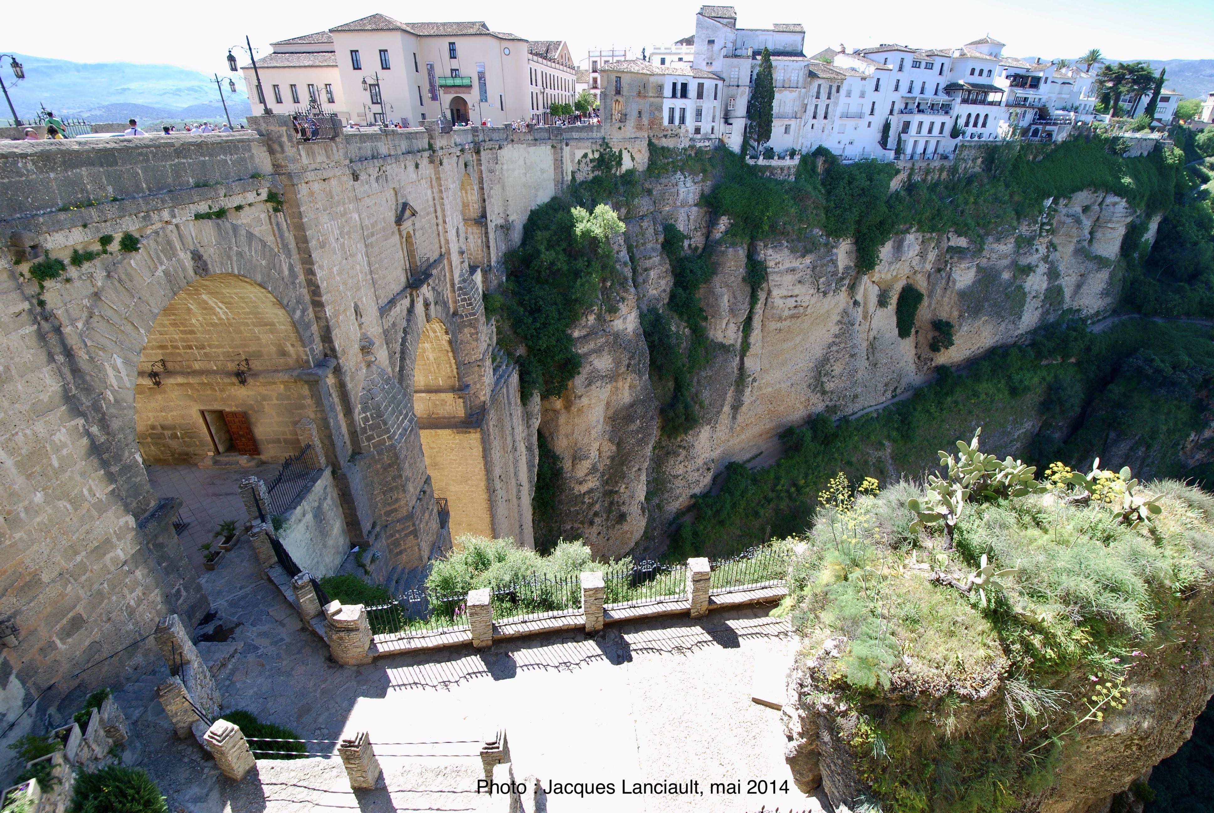 Ronda 2e partie : le mirador, le Puente Nuevo, la casa del Rey moro… et sa mine secrète !
