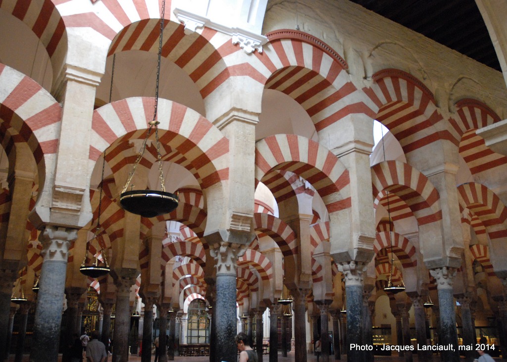 Une ancienne mosquée qui abrite en son centre une cathédrale : la mezquita de Córdoba!