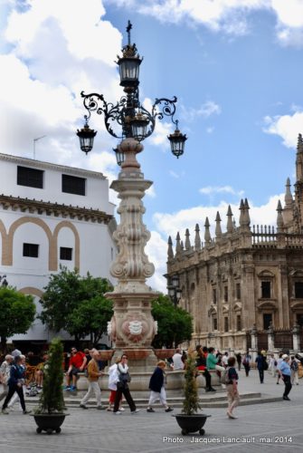Fuente Farola, plaza Virgen de los Reyes, Séville, Andalousie, Espagne