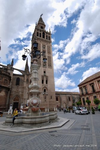 Fuente Farola, plaza Virgen de los Reyes, Séville, Andalousie, Espagne