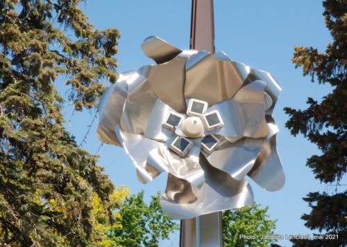 Fleur de métal, bibliothèque de Rosemère, Rosemère, Québec