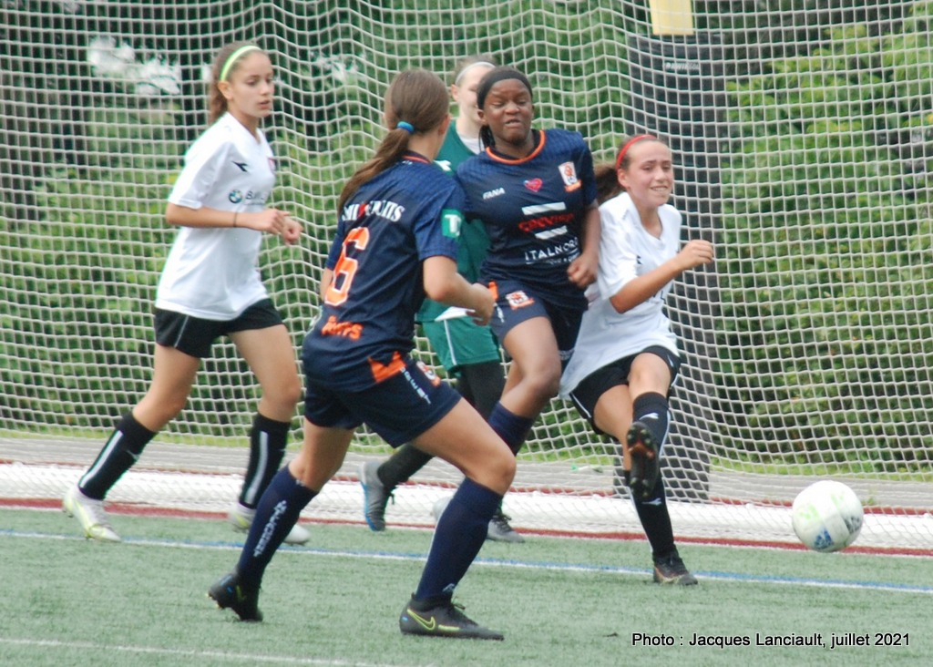 18 juillet 2021 - Monteuil c. Saint-Laurent -  Première ligue de soccer juvénile du Québec