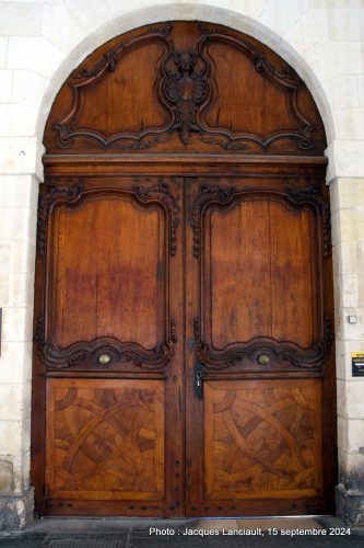Porte de l’Hôtel de la Bourse, Larochelle, Nouvelle-Aquitaine, France