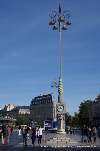 Horloge-lampadaire, place de la Comédie, Bordeaux, Nouvelle-Aquitaine, France