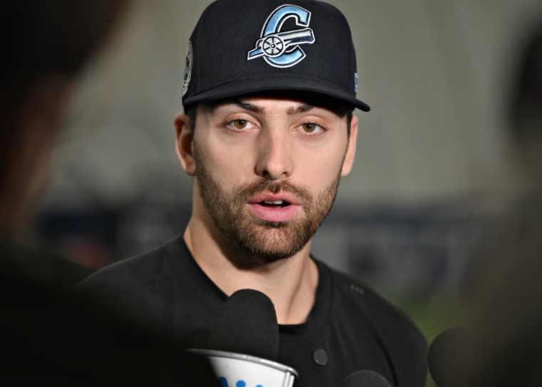 En fin de neuvième manche, Édouard Julien propulse son équipe à la victoire!