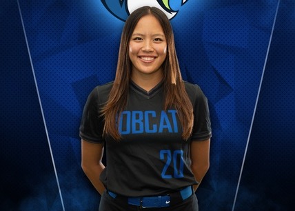 La softballeuse québécoise Vivia Ma produit trois points!