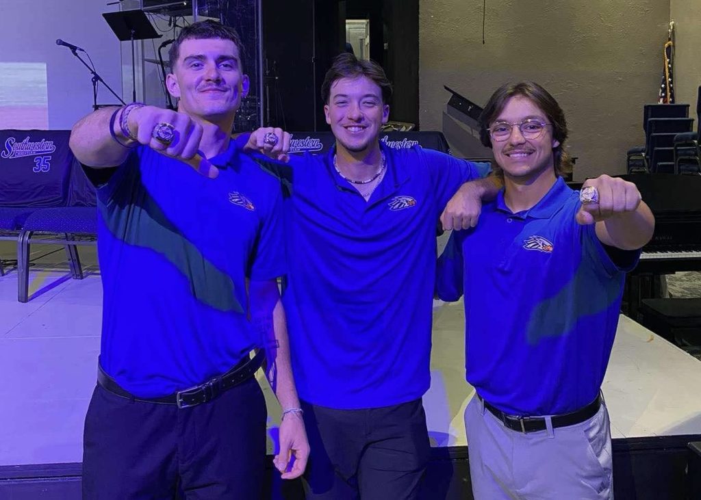 Matys Gagnon, Alexis Hurens et Zachary Gaudreau, Université Southwestern Christian, NAIA