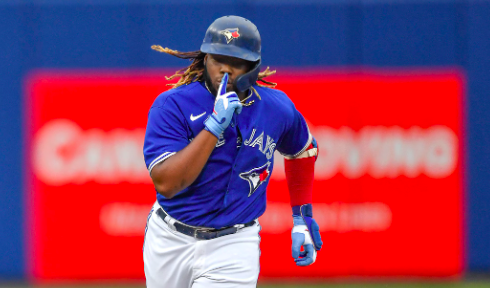 Premier coup de circuit de la saison pour de Vladimir Guerrero jr!