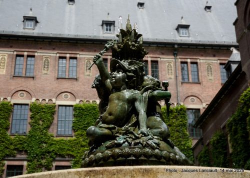 Fontaine, cour intérieure, Hôtel de Ville, Rotterdam, Pays-Bas