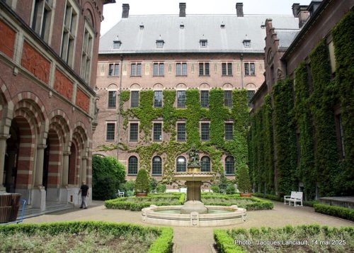 Marie de la Queillerie, Cour intérieure, Hôtel de Ville, Rotterdam, Pays-Bas