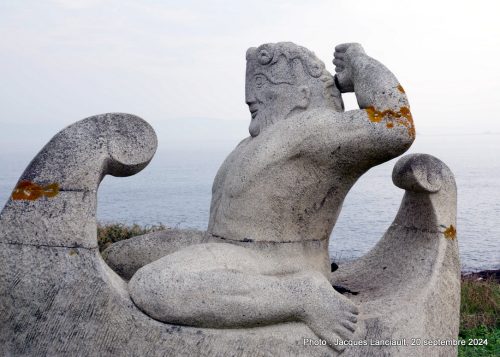 Hercule sur le navire des Argonautes, parc sculptural de la Torre de Hércules, La Coruña, Espagne