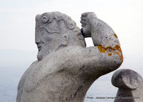 Hercule sur le navire des Argonautes, parc sculptural de la Torre de Hércules, La Coruña, Espagne