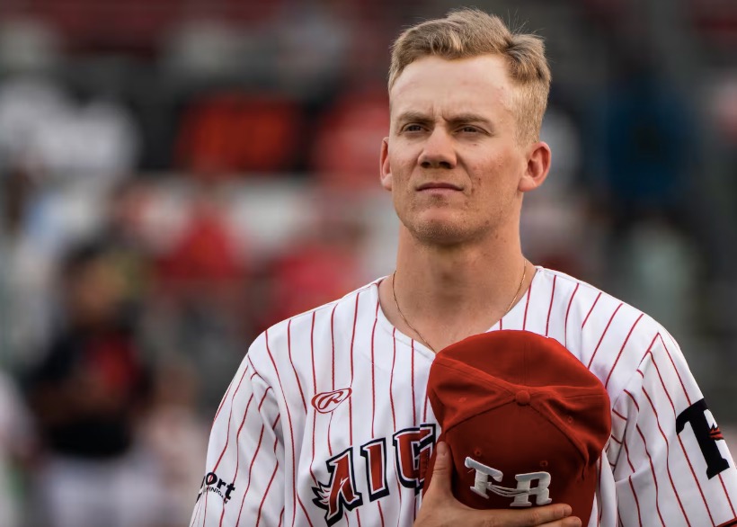 Et pourquoi pas une offre du baseball affilié pour le Québécois Mathieu Vallée?