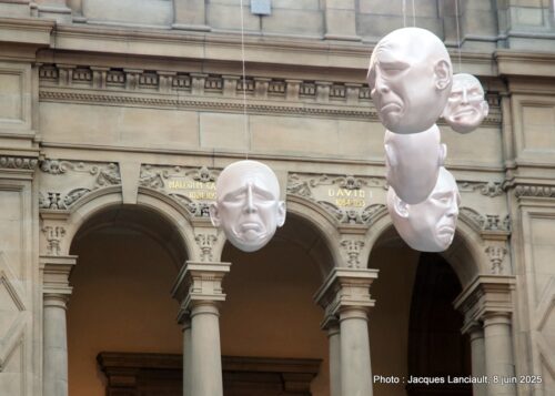 Floating Heads, Kelvingrove Art Gallery and Museum, Glasgow, Écosse, Royaume-Uni